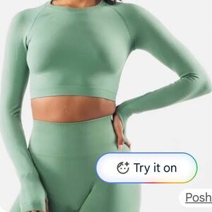 Alphalete Women's Mint Longsleeve Crop Top